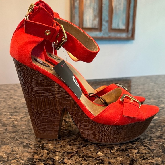 G by Guess Red Platform Heels NWT 10 - Picture 2 of 11